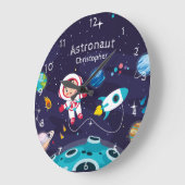 Astronautenkind auf dem Mond, mit Monogramm Name Große Wanduhr (Winkel)