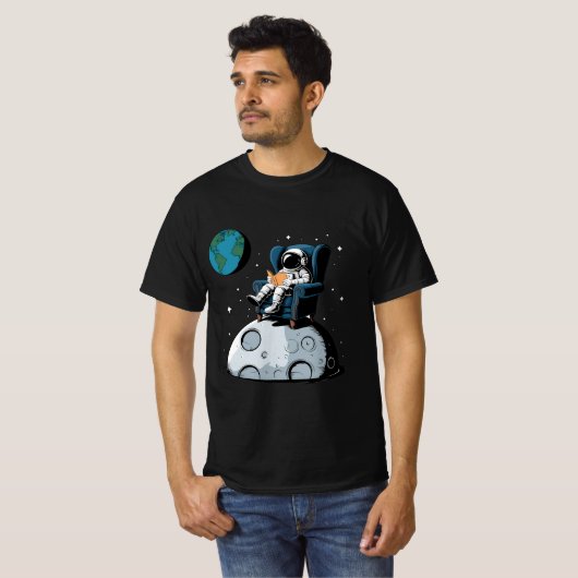Astronautenlesen auf dem Moon Funny T-Shirt (Vorne ganz)