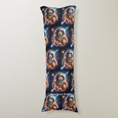 "Astronautenquest" Seitenschläferkissen (Vorderseite Vertikal)