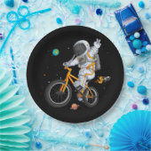 Astronautin im Weltraumfahrer bmx bike auf space o Pappteller (Party)