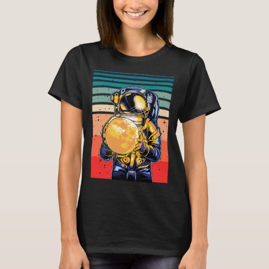 Astronautin mit Moon Retro Kosmic T-Shirt (Vorderseite)