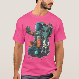 Astronautin Roswell Alien Slefie Funny Graphic T-Shirt