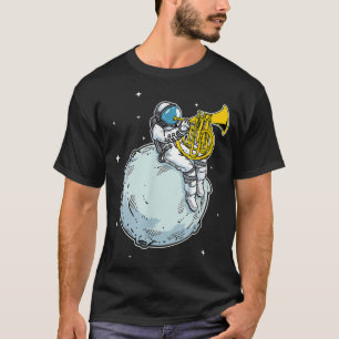 Astronautin spielt Liebe für das Horn-Geschenk T-Shirt