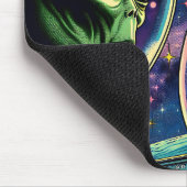 Astronautin trifft extraterrestrische Alien Mousepad (Ecke)
