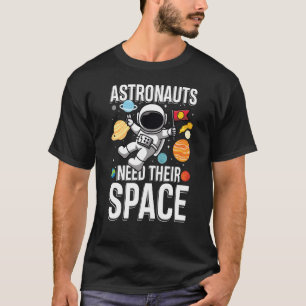 Astronuat braucht ihren Raum T-Shirt