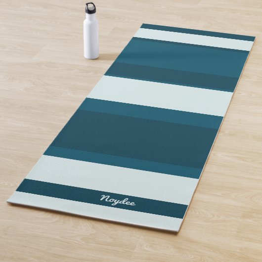 Asymmetric Stripes Horizontal Lines Sea Blue White Yogamatte (Beispiel)