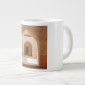 Asymmetrical Plaster Arch Quiet Minimalism Jumbo-Tasse (Vorderseite Rechts)