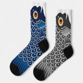 Asymmetrischer schwarzer und blauer Koinobori-Karp Socken (Linkes Detail)