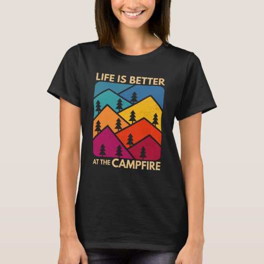 At The Campfire Camper Outdoorlife Camping T-Shirt (Vorderseite)