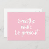 Atem Lächeln anwesend rosa Affirmation Zitat Postkarte (Vorne/Hinten)