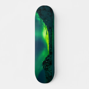 Atemberaubend grünes Aurora Skateboard