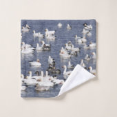 Atemberaubende Flock von Schneegänse am Strand Badhandtuch Set (Waschlappen)