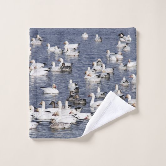 Atemberaubende Flock von Schneegänse am Strand Badhandtuch Set (Waschlappen)