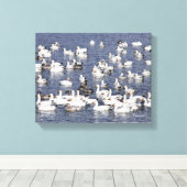 Atemberaubende Flock von Schneegänse am Strand Leinwanddruck (Insitu (Holzboden))