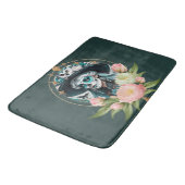 Atemberaubende Frau mit einem atemberaubenden Zuck Badematte (Schrägansicht)