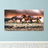 Atemberaubende Hengste, die in den Ozeanwellen spi Leinwanddruck (Insitu (Holzboden))