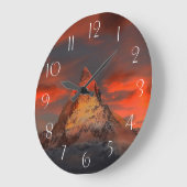 Atemberaubende matterhornrote Himmelslandschaft Große Wanduhr (Winkel)