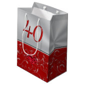 Atemberaubende Ruby 40th Anniversary Gift Bags Mittlere Geschenktüte (Rückseite Schrägansicht)