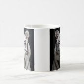 Atemberaubende Studiofotografie eines Weißtigers Kaffeetasse (Mittel)