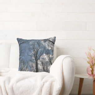 Atemberaubende Tulip Poplar Trees Cloudy Sky Kissen