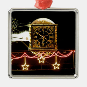 Atemberaubende Uhr Ornament Aus Metall