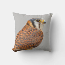Atemberaubender amerikanischer Kestrel Sparrowhawa Kissen