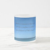 Atemberaubender Blick auf den Ozean, Blaue Mattier Mattglastasse (Mittel)