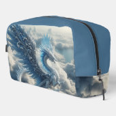 Atemberaubender Drache umgeben von Wolken Waschbeutel (Rechte Ecke)