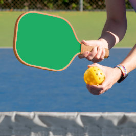 Atemberaubender grüner Hintergrund mit weißem Gren Pickleball Schläger
