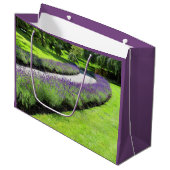 Atemberaubender Lavendelgarten Große Geschenktüte (Vorderseite Schrägansicht)
