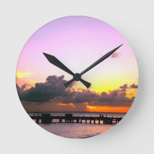 atemberaubender lila goldgelber Sonnenuntergang Runde Wanduhr