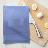 Atemberaubender NYC blauer nebeliger Skyline Handtuch (Viertel Falte)