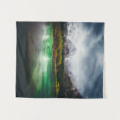 Atemberaubender Regentag am See Fusine, Italien Wandteppich (Vorderseite (Horizontal))