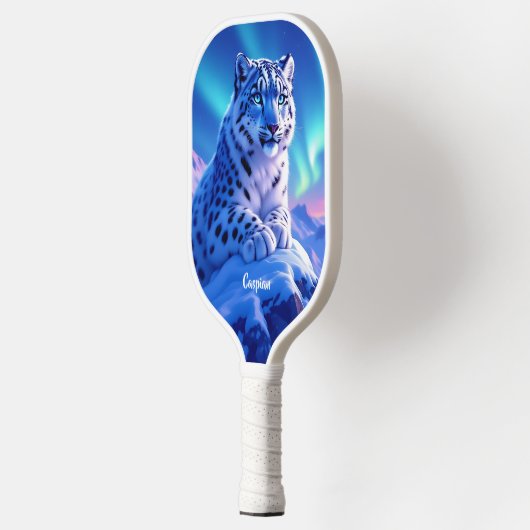 Atemberaubender Schneeleopard auf dem Felsen Pickleball Schläger (Links)