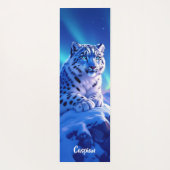 Atemberaubender Schneeleopard auf dem Felsen Yogamatte (Rückseite)