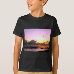 atemberaubender Sonnenuntergang mit lila Goldorang T-Shirt