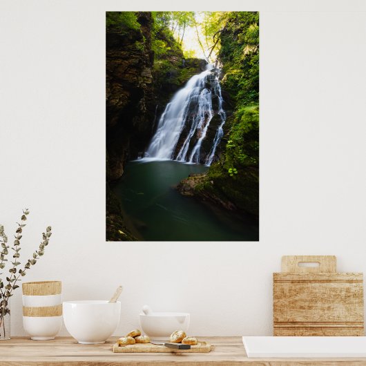 Atemberaubender Wasserfall mit Sonnenlicht Poster (Küche)