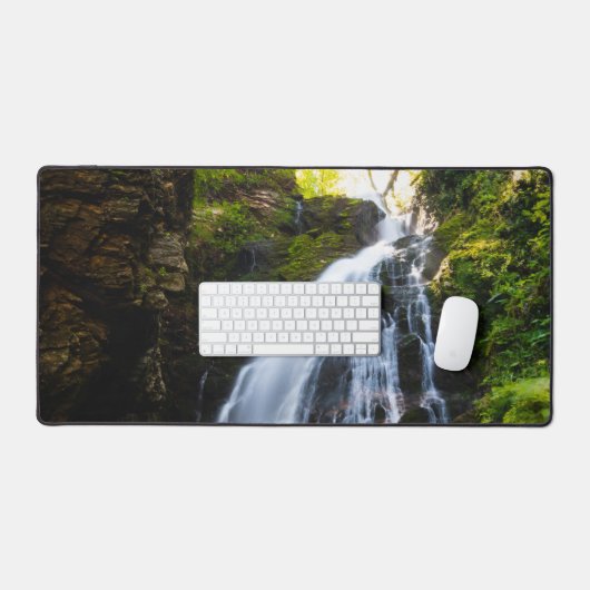 Atemberaubender Wasserfall mit Sonnenlicht Schreibtischunterlage (Tastatur & Maus)