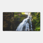 Atemberaubender Wasserfall mit Sonnenlicht Schreibtischunterlage (Vorderseite)