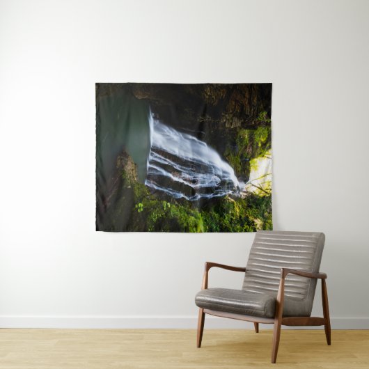 Atemberaubender Wasserfall mit Sonnenlicht Wandteppich (Beispiel (Horizontal))