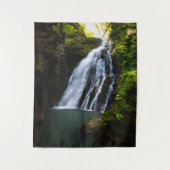 Atemberaubender Wasserfall mit Sonnenlicht Wandteppich (Vorderseite)