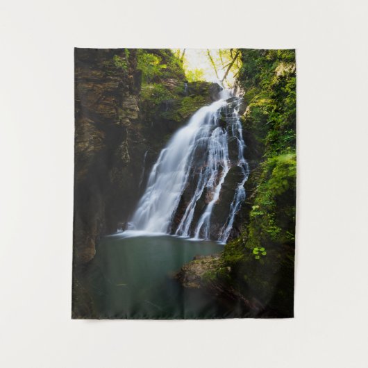 Atemberaubender Wasserfall mit Sonnenlicht Wandteppich (Vorderseite)