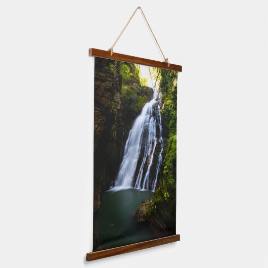 Atemberaubender Wasserfall mit Sonnenlicht Wandteppich Mit Holzrahmen (Gewinkelt)