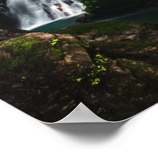 Atemberaubender Wasserfall Šum im zauberhaften Wal Poster (Ecke)