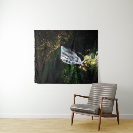 Atemberaubender Wasserfall Šum im zauberhaften Wal Wandteppich (Beispiel (Horizontal))