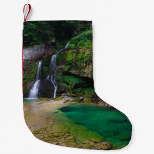 Atemberaubender Wasserfall Virje, Slowenien Poster Kleiner Weihnachtsstrumpf