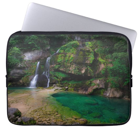 Atemberaubender Wasserfall Virje, Slowenien Poster Laptopschutzhülle (Vorderseite)