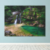 Atemberaubender Wasserfall Virje, Slowenien Poster Leinwanddruck (Insitu (Holzboden))
