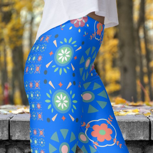 Atemberaubendes blaues skandinavisches Folkloremus Leggings
