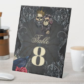 Atemberaubendes dunkelgotisches Hochzeitsdesign mi Sockelschild (In Situ)